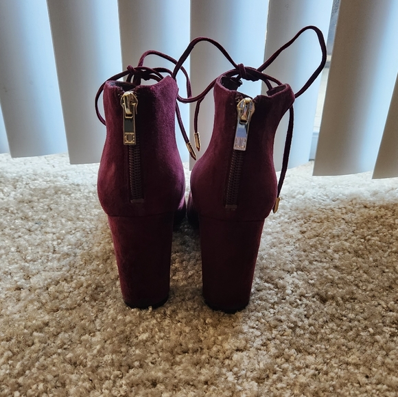 Ivanka Trump Kellsee burgundy suede leather dress pump size 6 - Picture 3 of 8